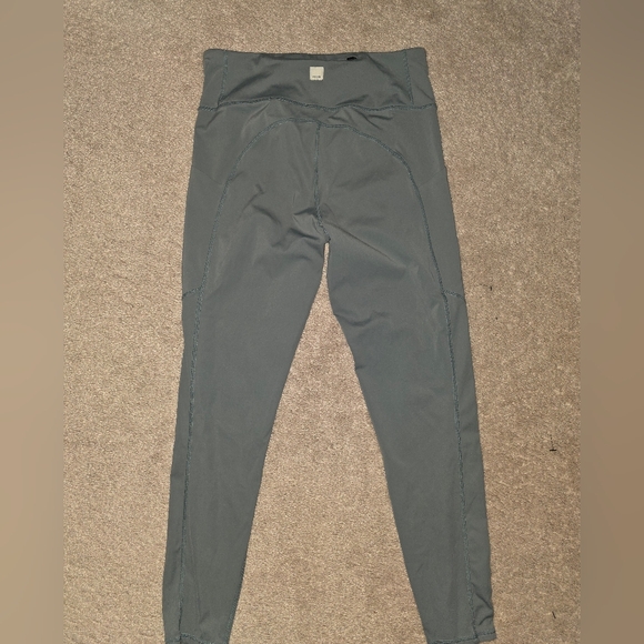 Vuori Legging Bundle - Stride Performance & Caspian Camo - Picture 4 of 9